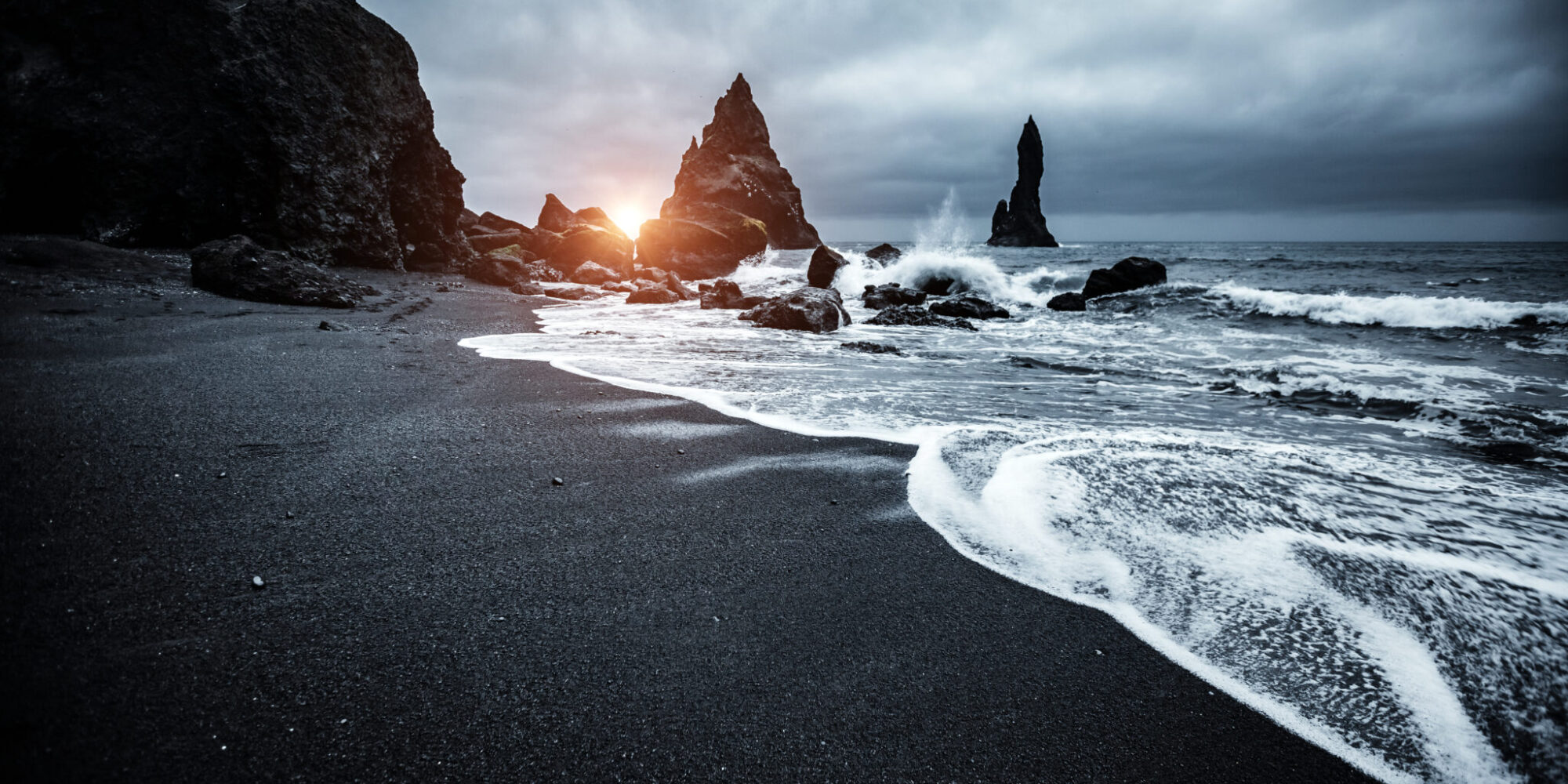 Where-to-stay-in-Vik-Black-Sand-Beach-2048x1365